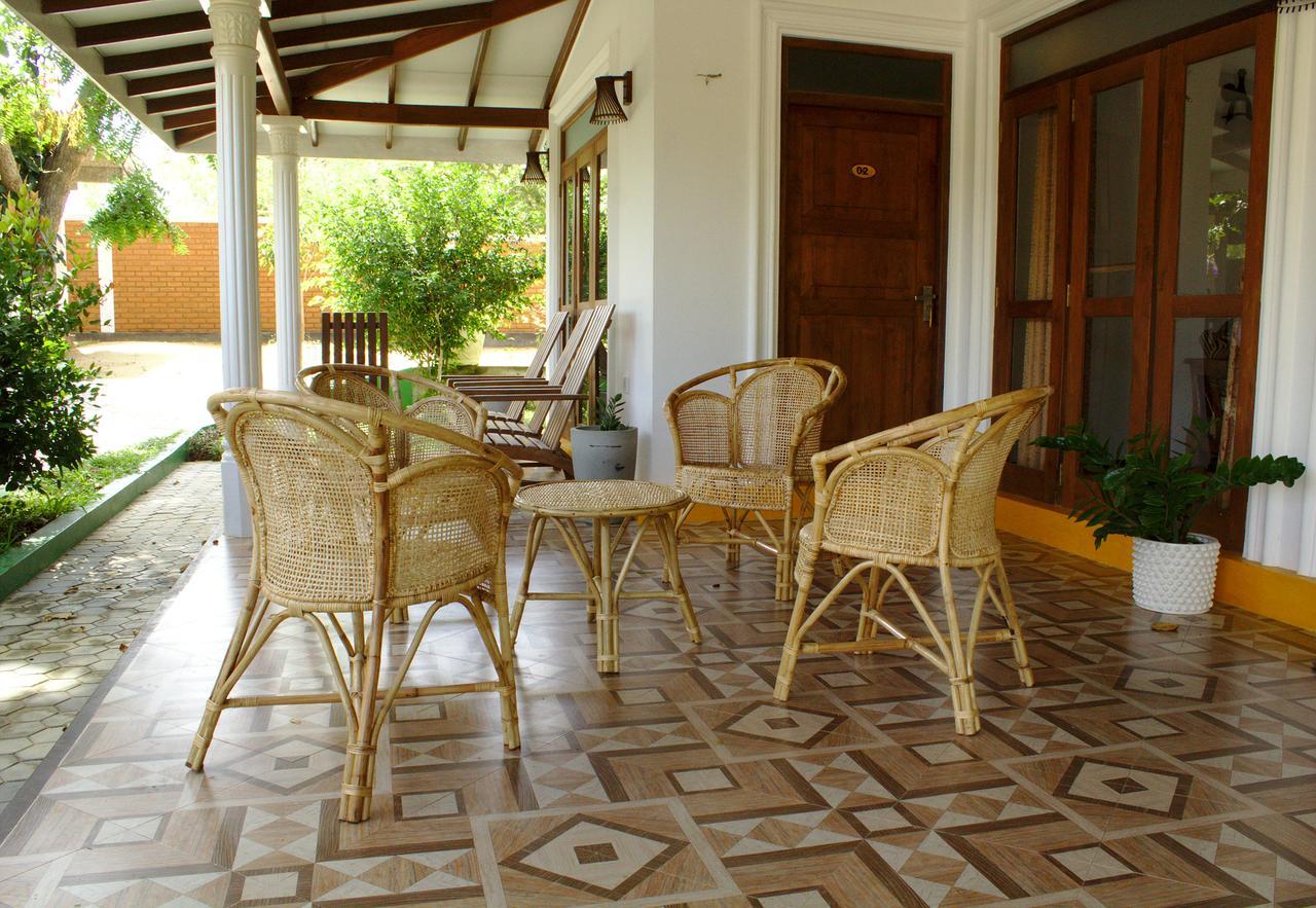 Naturehawks Safari Villa Tissamaharama Esterno foto